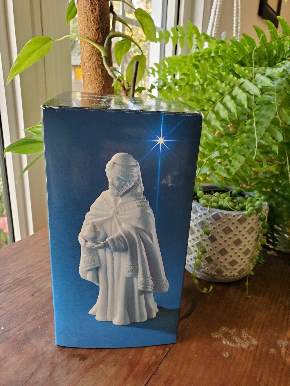 Vintage 1982 Avon Nativity Collectible The Magi Balthasar Porcelain Original Box